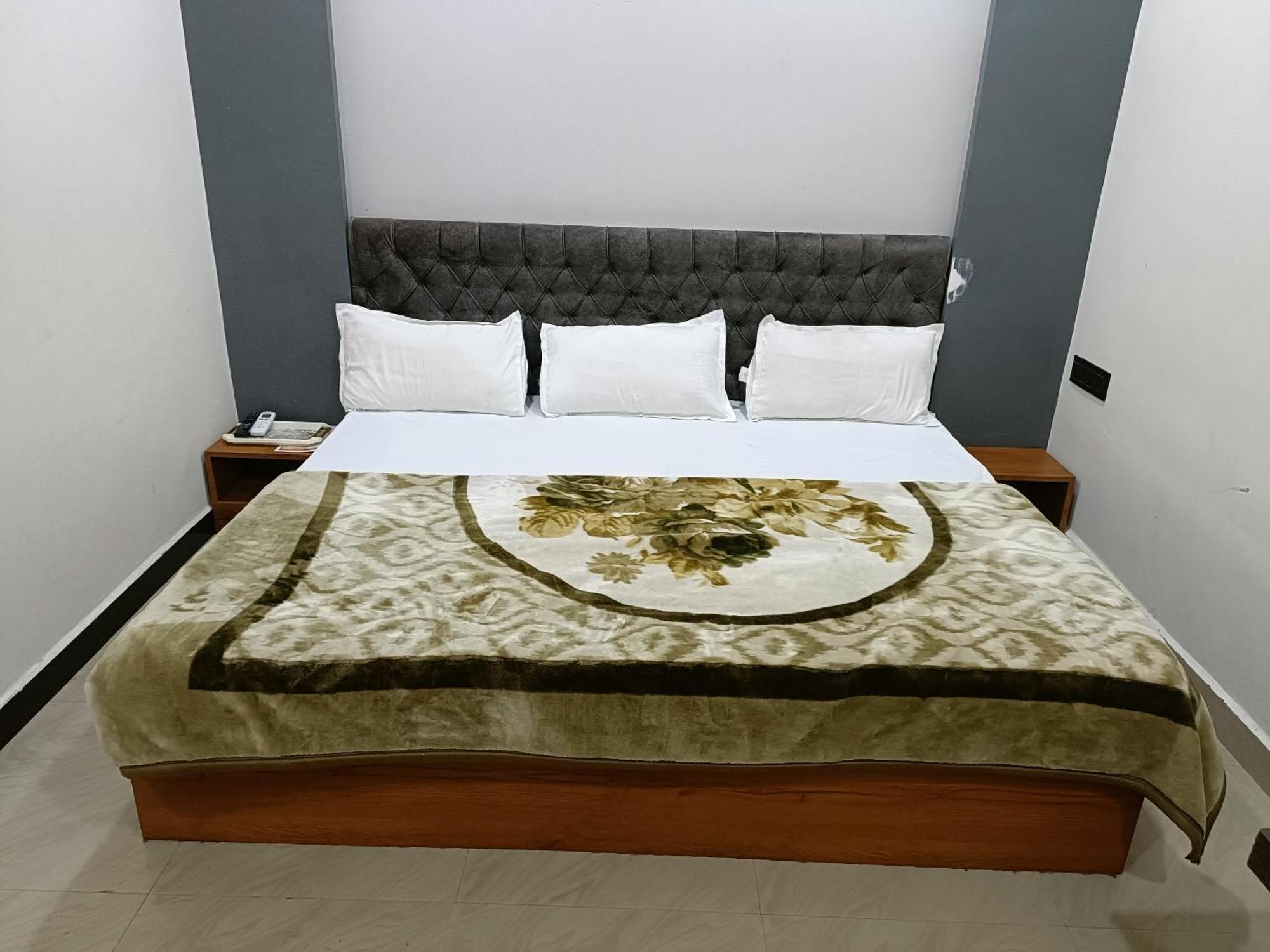 Hotel Shreem Ujjain Ngoại thất bức ảnh