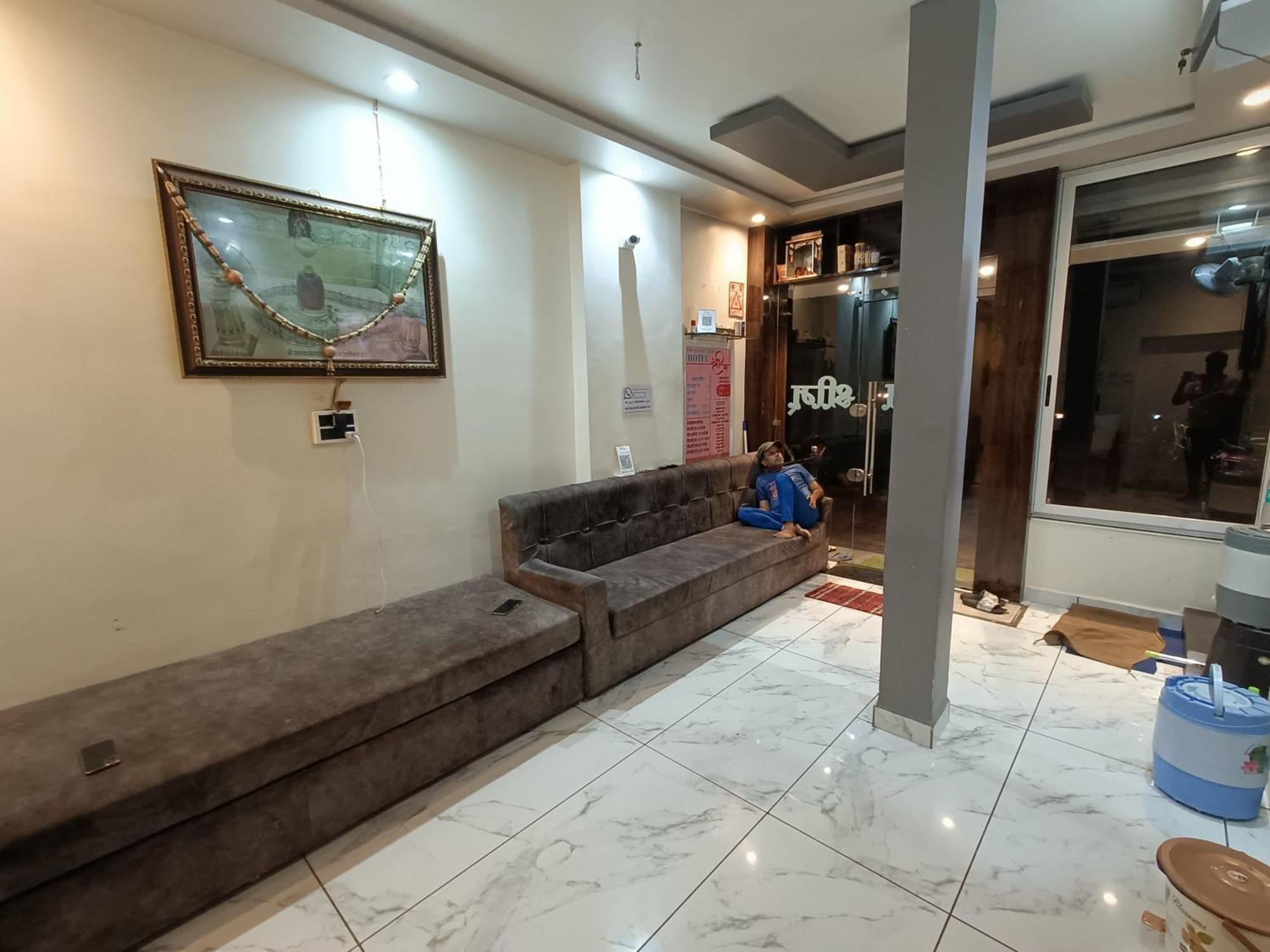 Hotel Shreem Ujjain Ngoại thất bức ảnh