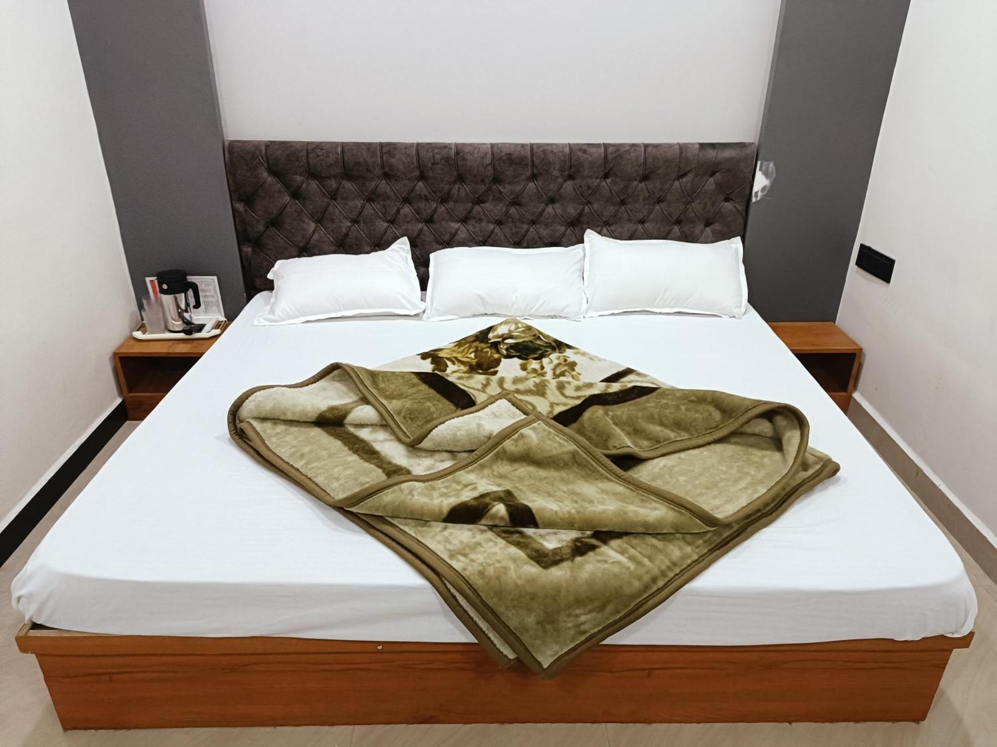Hotel Shreem Ujjain Ngoại thất bức ảnh