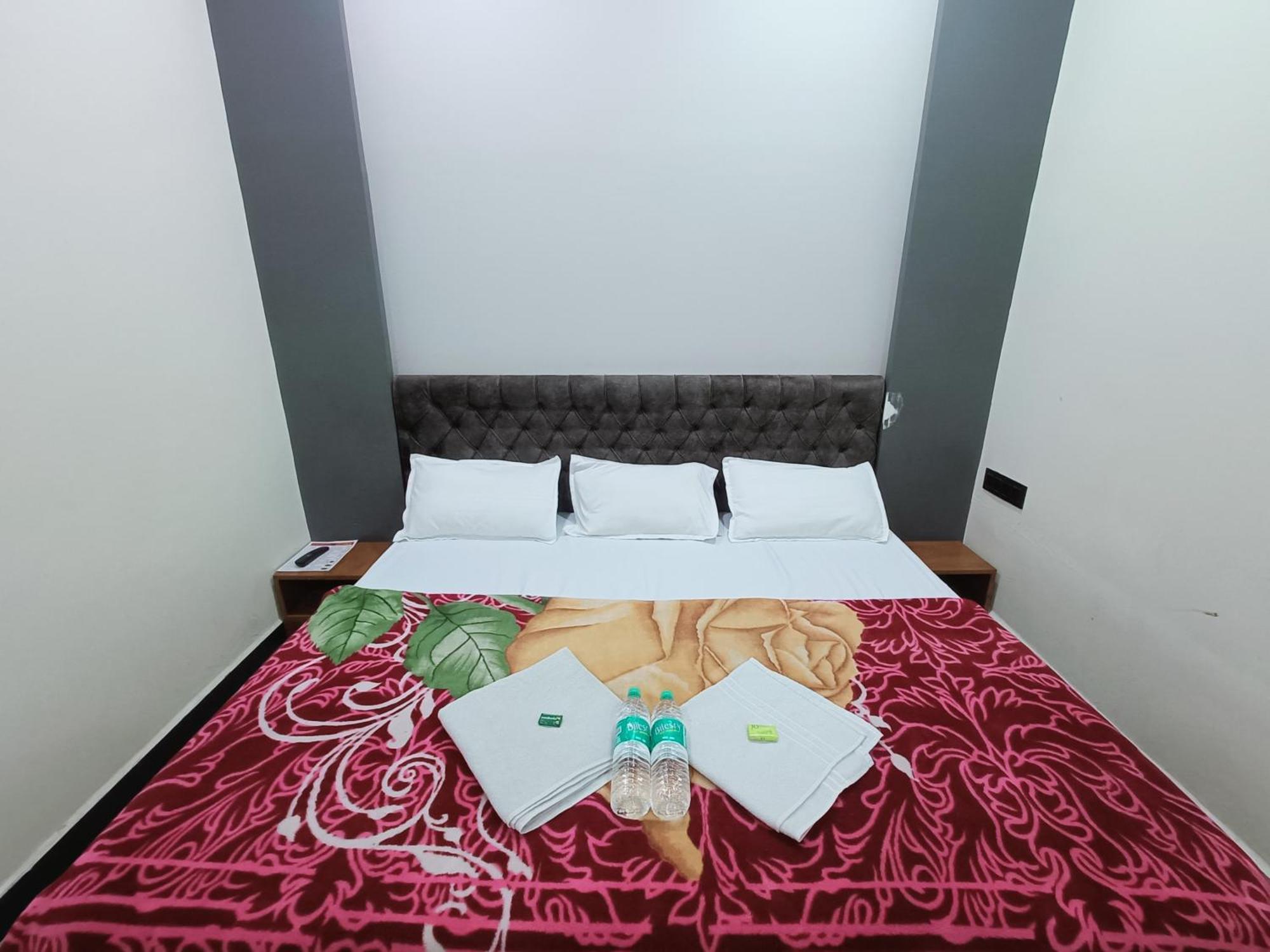 Hotel Shreem Ujjain Ngoại thất bức ảnh