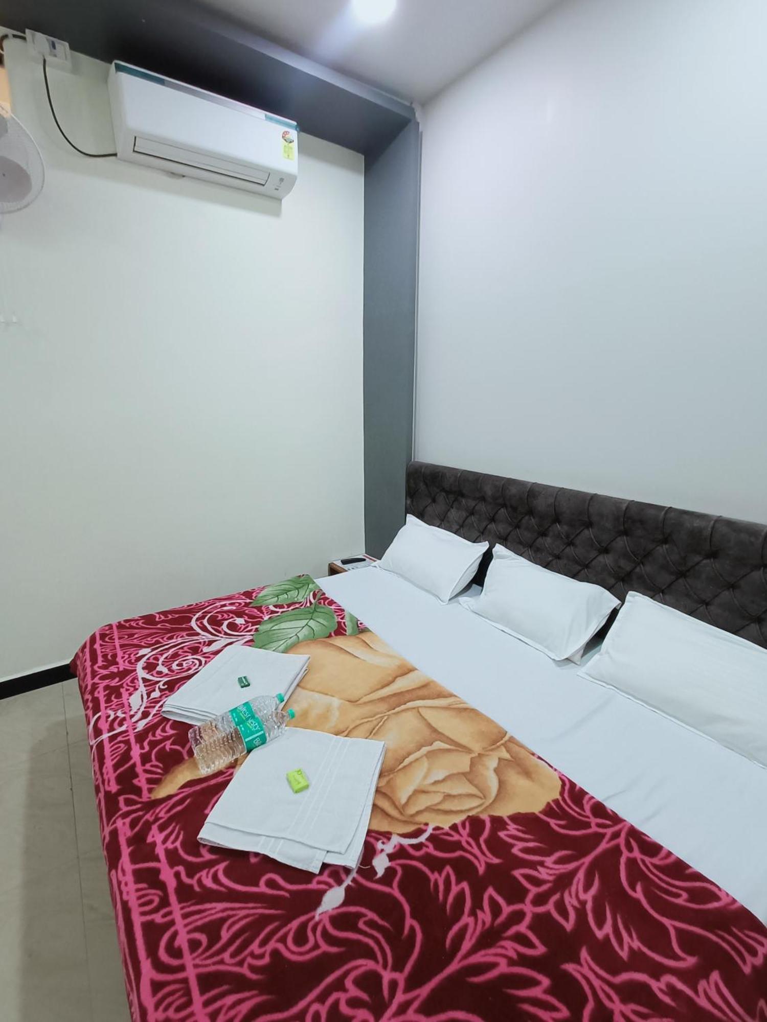Hotel Shreem Ujjain Ngoại thất bức ảnh